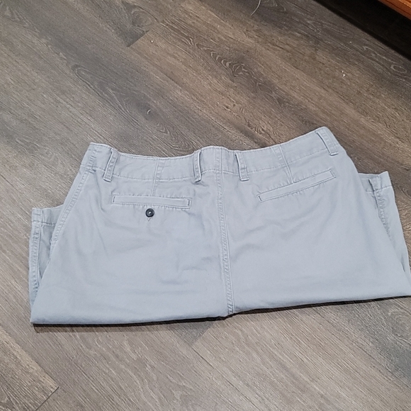 Mens old navy shorts - Picture 2 of 4